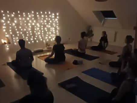 Cours de Yoga Collectif au Studio - Image 1
